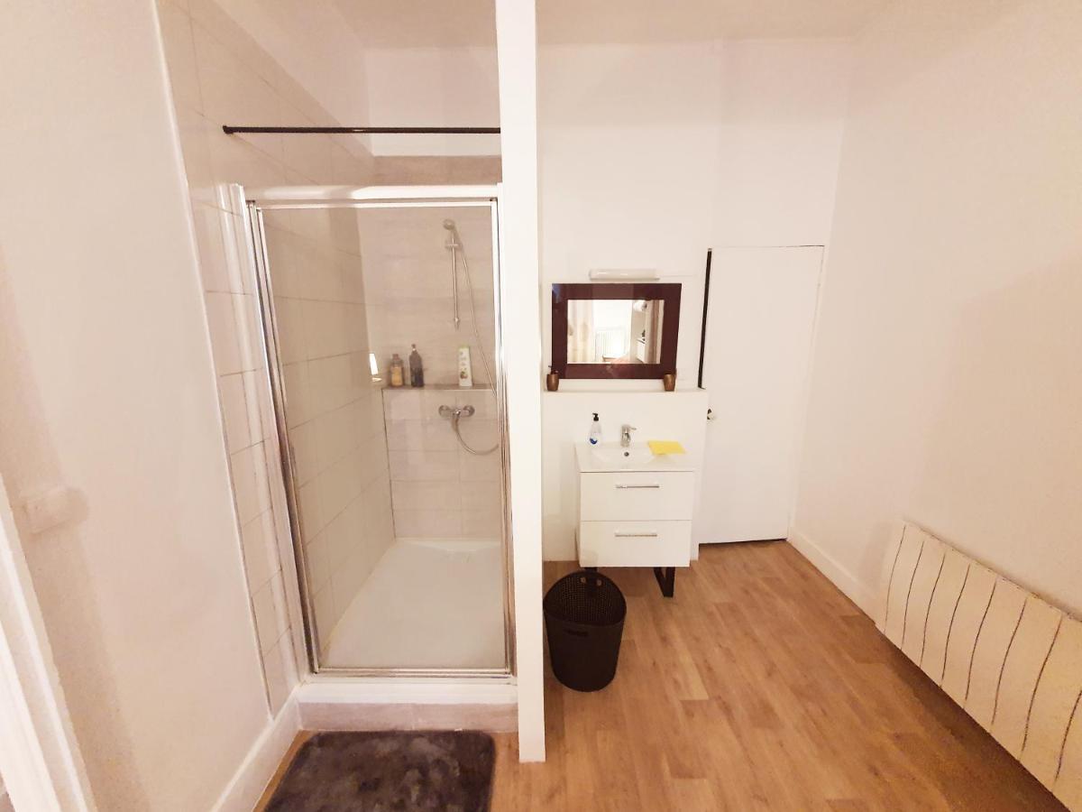Grand T3 Avec Terrasse Centre Ville Bellac Exterior photo