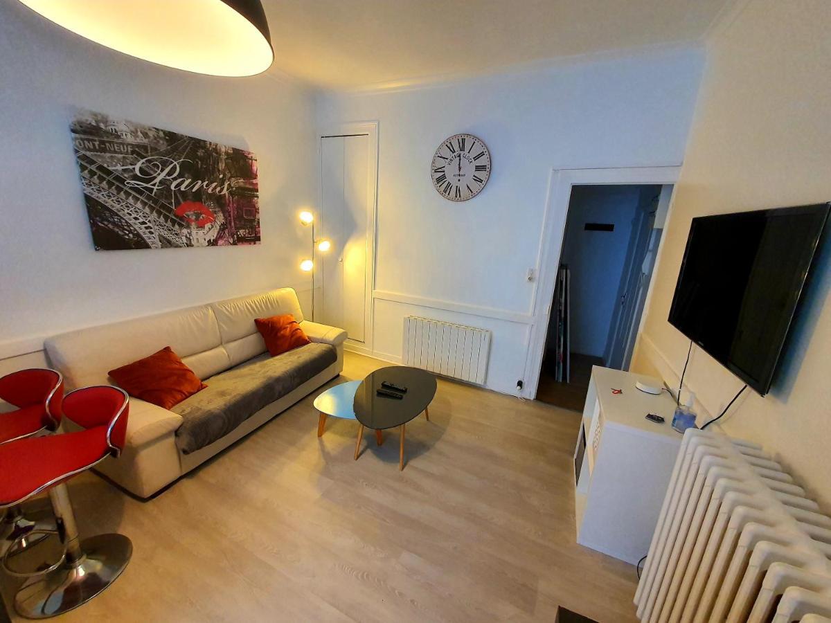 Grand T3 Avec Terrasse Centre Ville Bellac Exterior photo