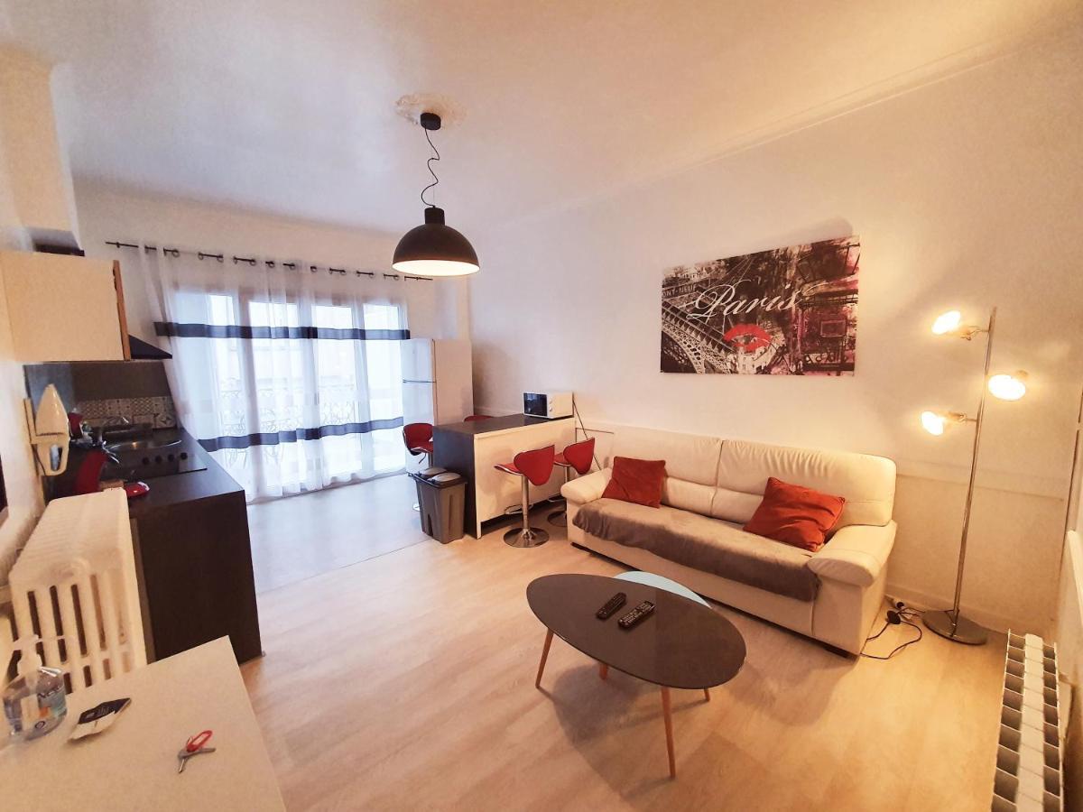 Grand T3 Avec Terrasse Centre Ville Bellac Exterior photo