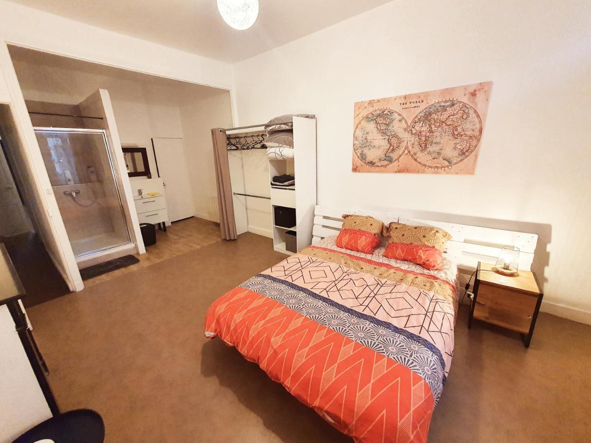 Grand T3 Avec Terrasse Centre Ville Bellac Exterior photo