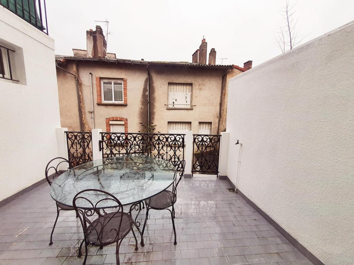Grand T3 Avec Terrasse Centre Ville Bellac Exterior photo