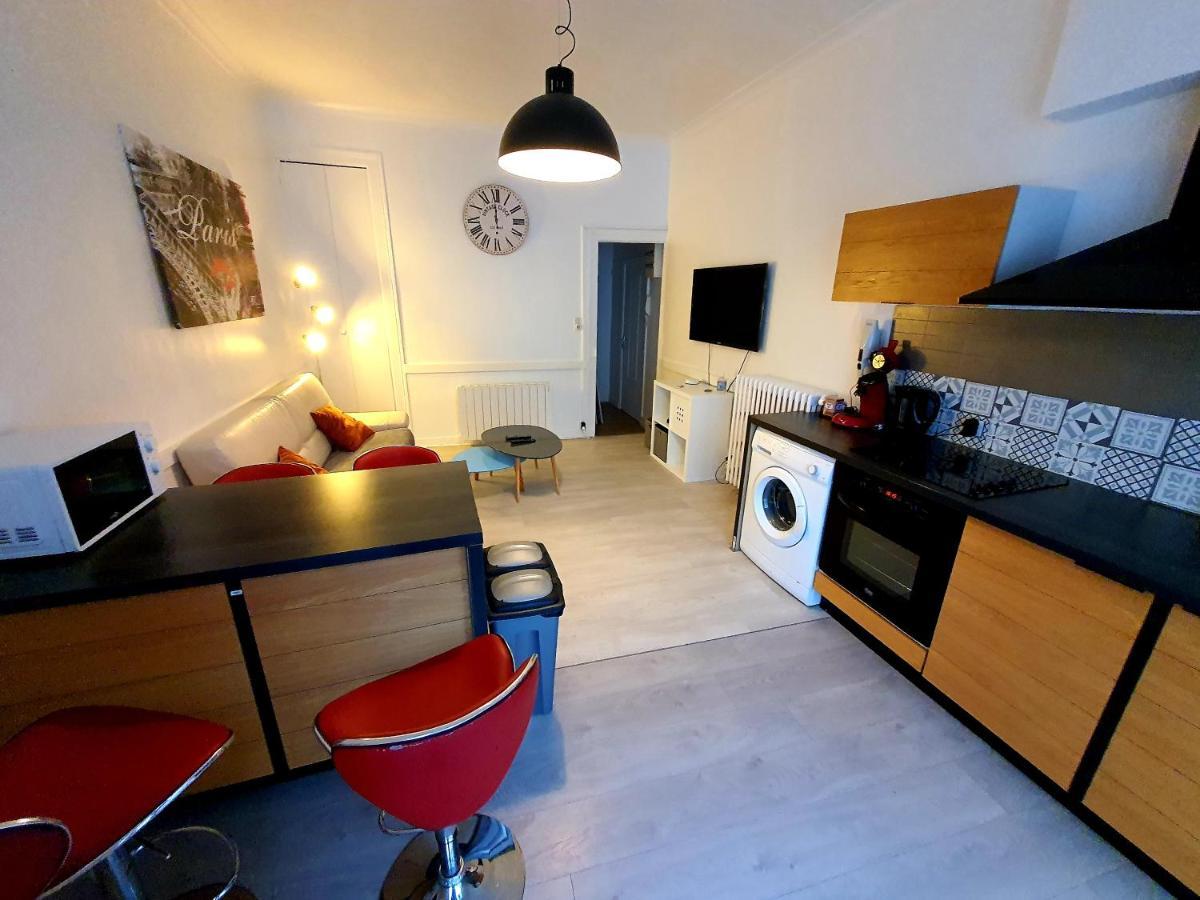 Grand T3 Avec Terrasse Centre Ville Bellac Exterior photo